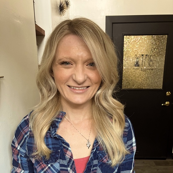 Meet your Posher, Lindsey - Picture 1 of 1